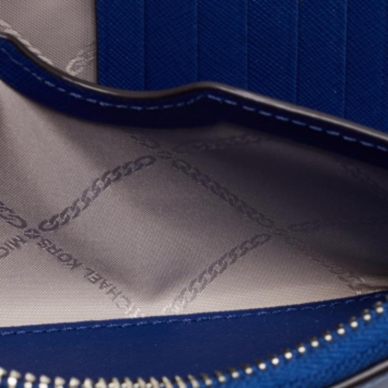 Portefeuille en cuir bleu Jet Set à fermeture éclair Michael Kors en vente 2