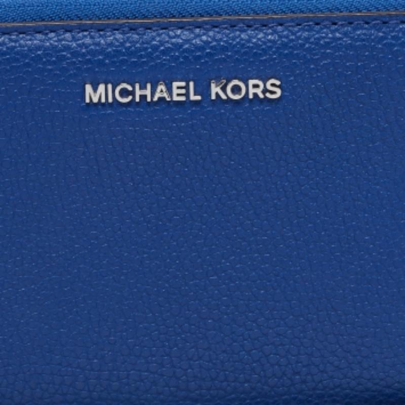 Portefeuille en cuir bleu Jet Set à fermeture éclair Michael Kors en vente 3