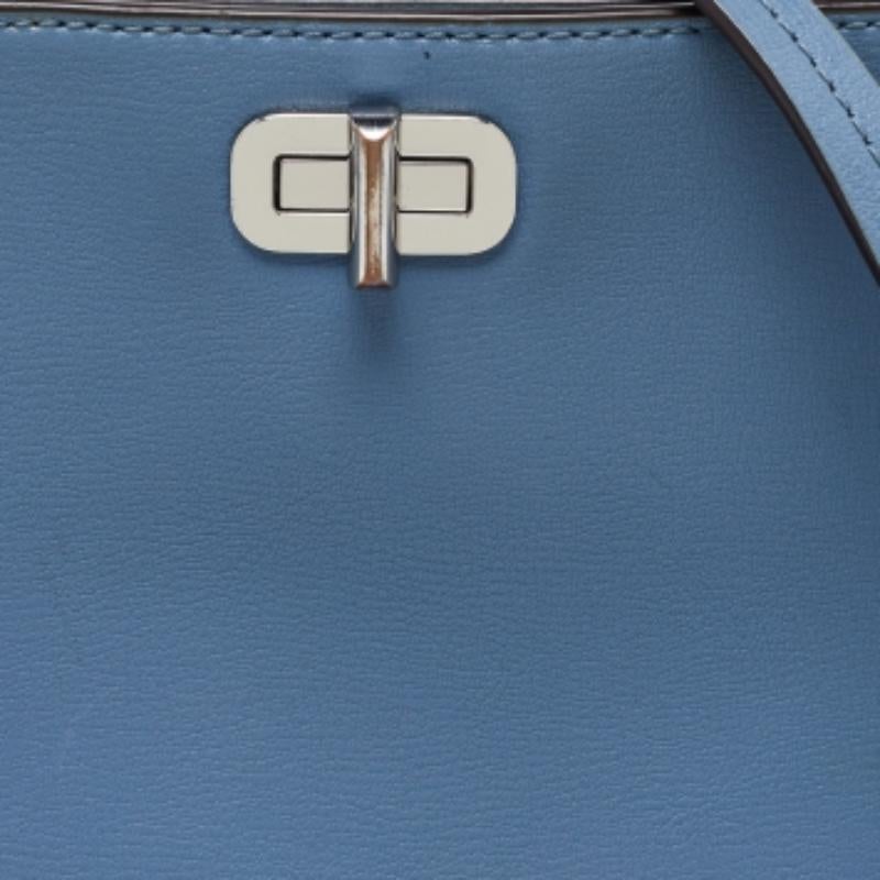 Michael Kors Bolso de hombro Sylvia de piel azul con tachuelas en venta 6