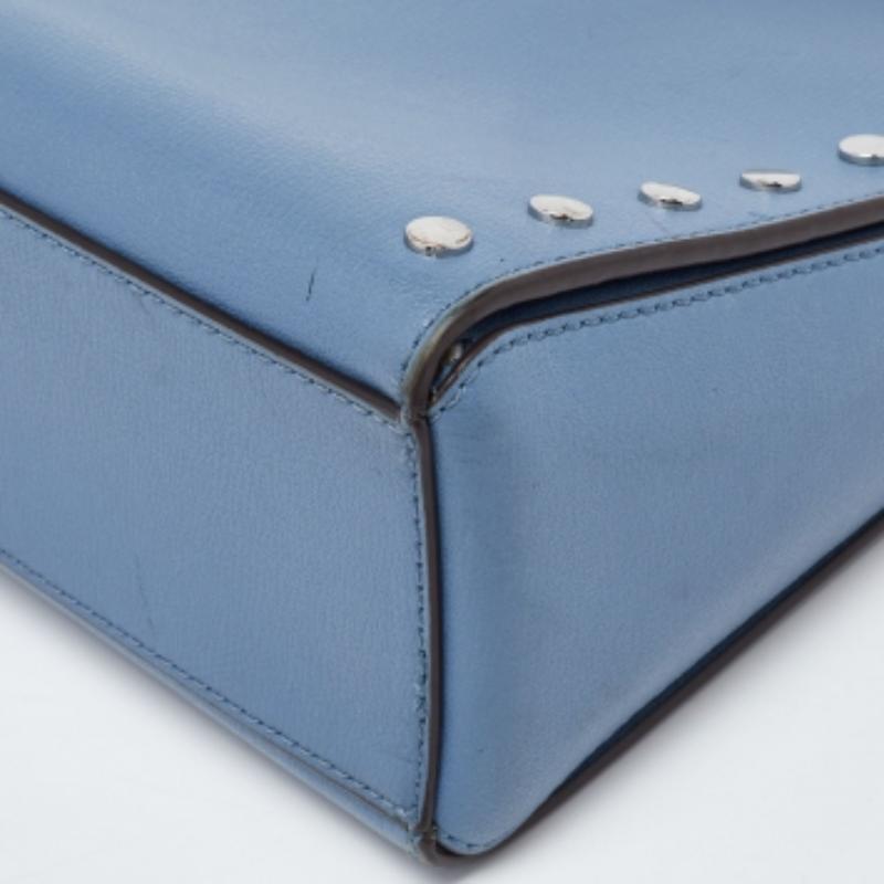Michael Kors Bolso de hombro Sylvia de piel azul con tachuelas en venta 1