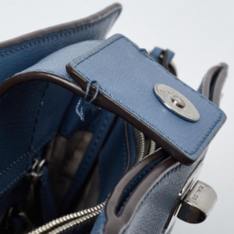 Michael Kors Bolso de hombro Sylvia de piel azul con tachuelas en venta 3