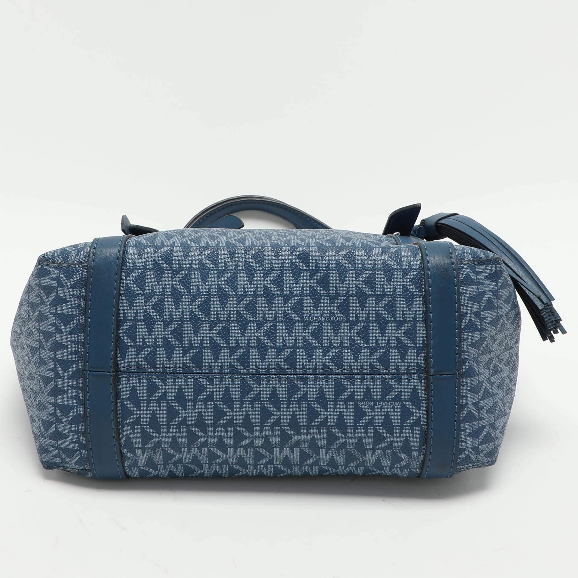 Sacoche Sullivan en toile enduite et cuir Michael Kors Signature bleu en vente 3