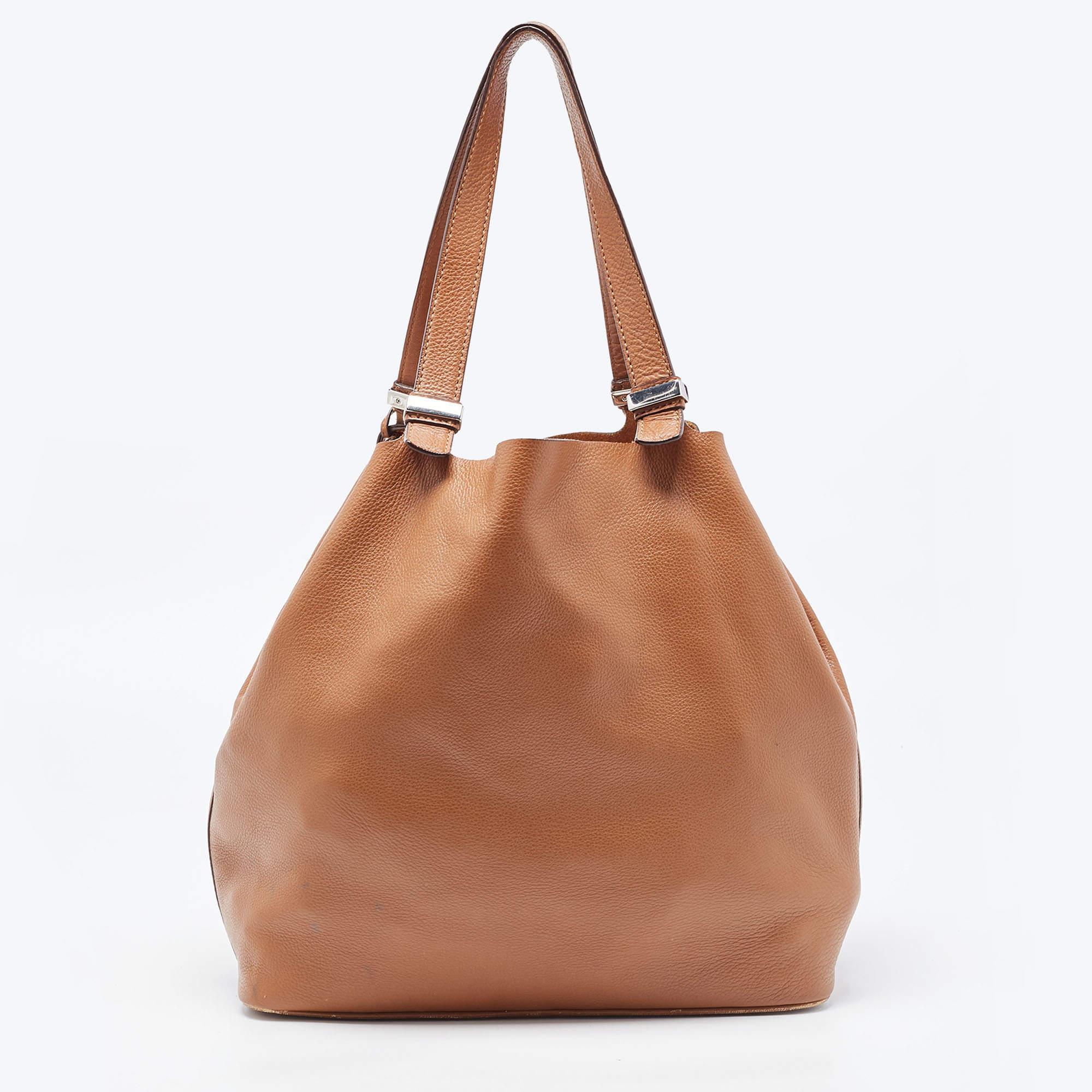 Women's Michael Kors Brown Leather Bucket Tote For Sale