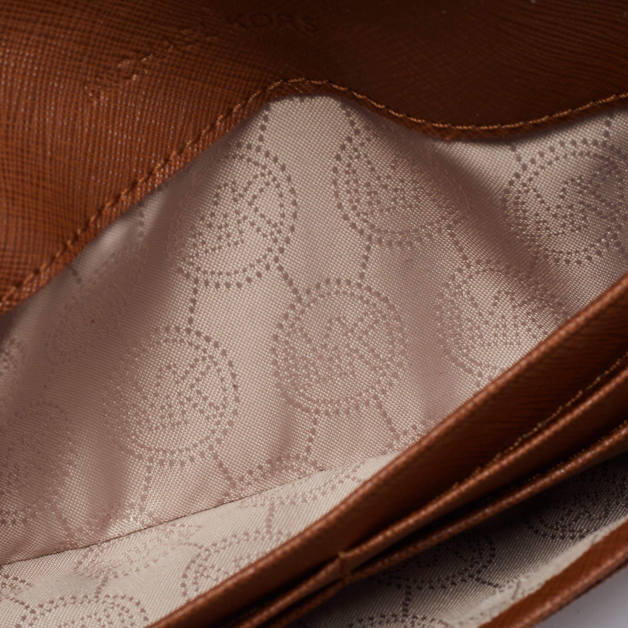 Ensure your essentials are in place with this continental wallet from Michael Kors. Crafted using leather the brown wallet has the brand detail on the flap and a well designed interior to house your monetary essentials.
