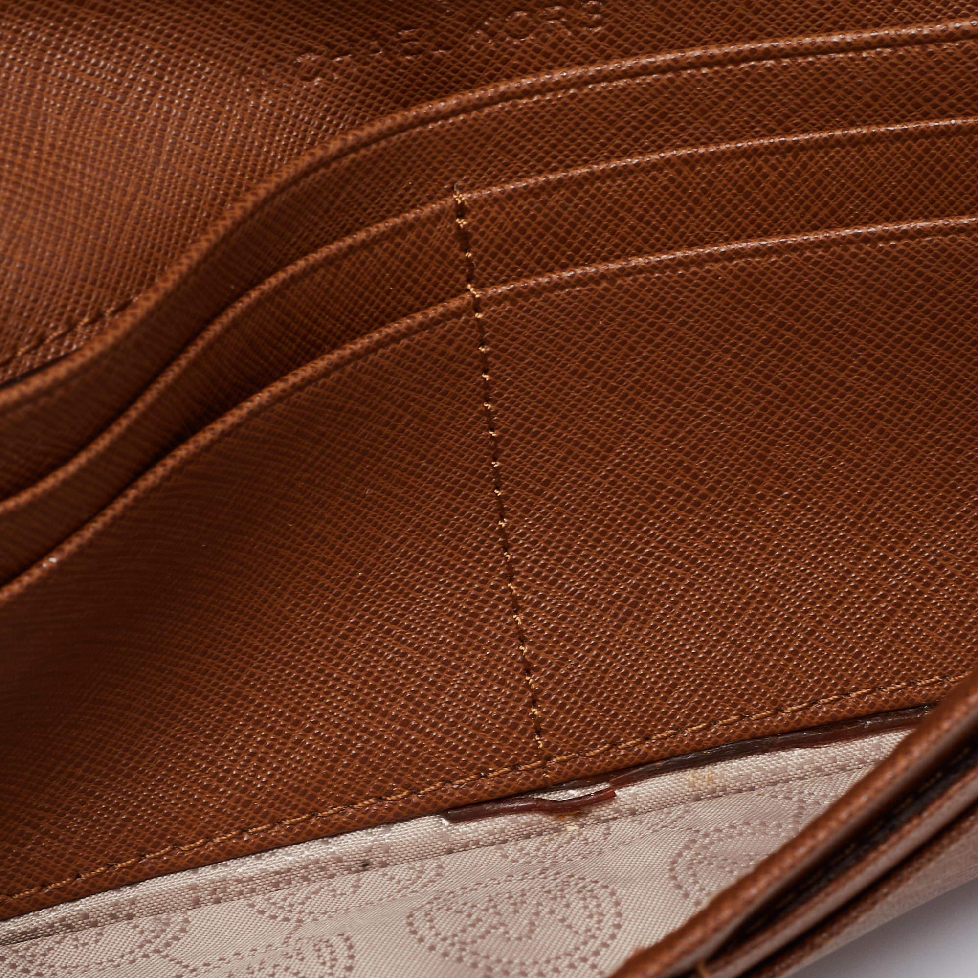 Michael Kors Brown Leather Continental Wallet In Good Condition In Dubai, Al Qouz 2