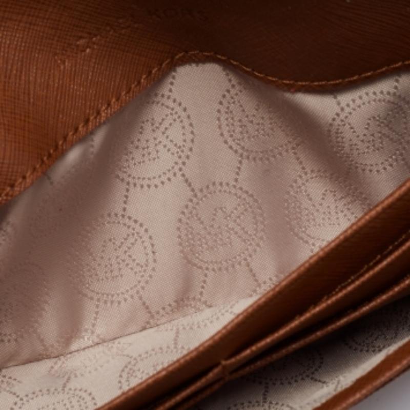 Continental en cuir marron de Michael Kors  Portefeuille Bon état - En vente à Dubai, Al Qouz 2