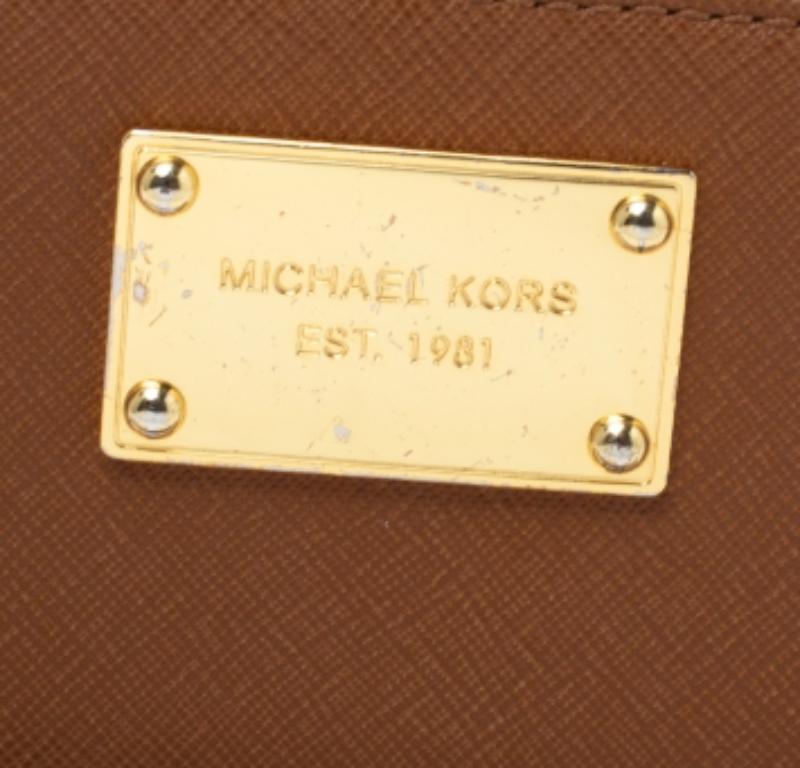 Women's Michael Kors Brown Leather Jet Set Zip Around Wristlet Wallet For Sale