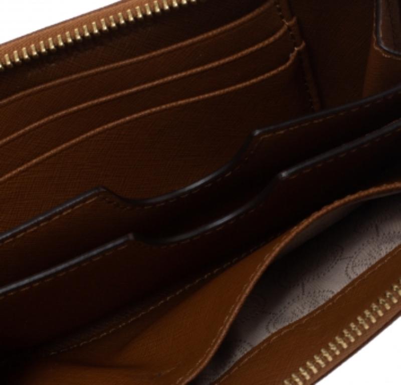 Michael Kors Brown Leather Jet Set Zip Around Wristlet Wallet For Sale 4