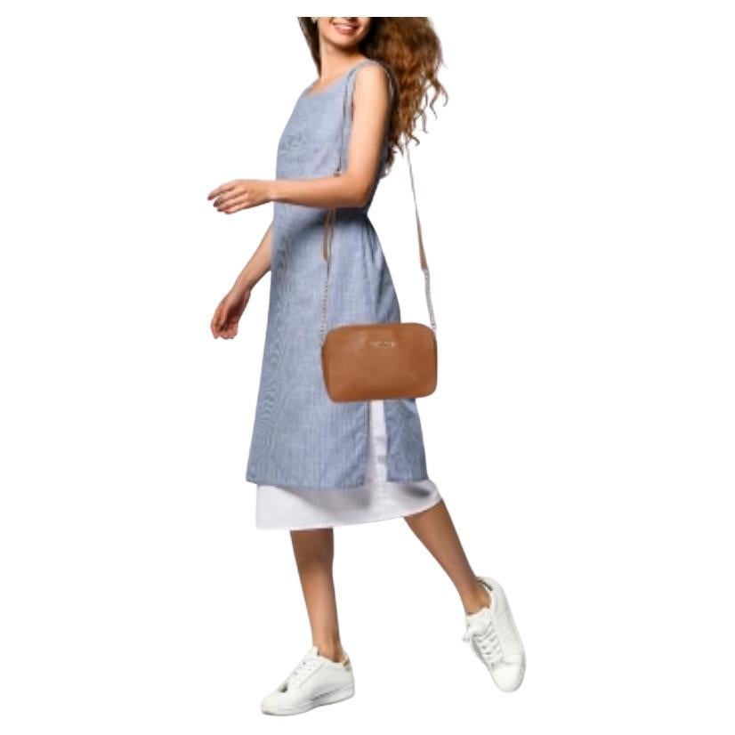 Drücken Sie Ihren persönlichen Stil mit dieser hochwertigen Crossbody-Tasche aus. Sie ist aus hochwertigen MATERIALEN gefertigt, mit feinen Details versehen und perfekt verarbeitet. Der Innenraum ist sehr geräumig.