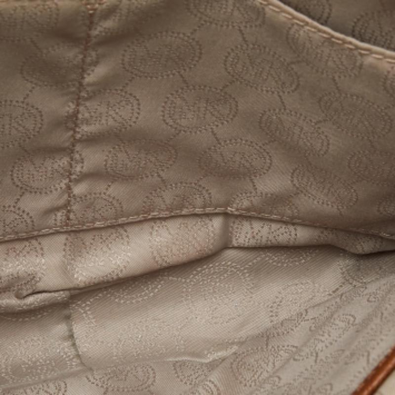 Michael Kors Brown Leder Große East West Jet Set Crossbody Tasche im Zustand „Relativ gut“ im Angebot in Dubai, Al Qouz 2
