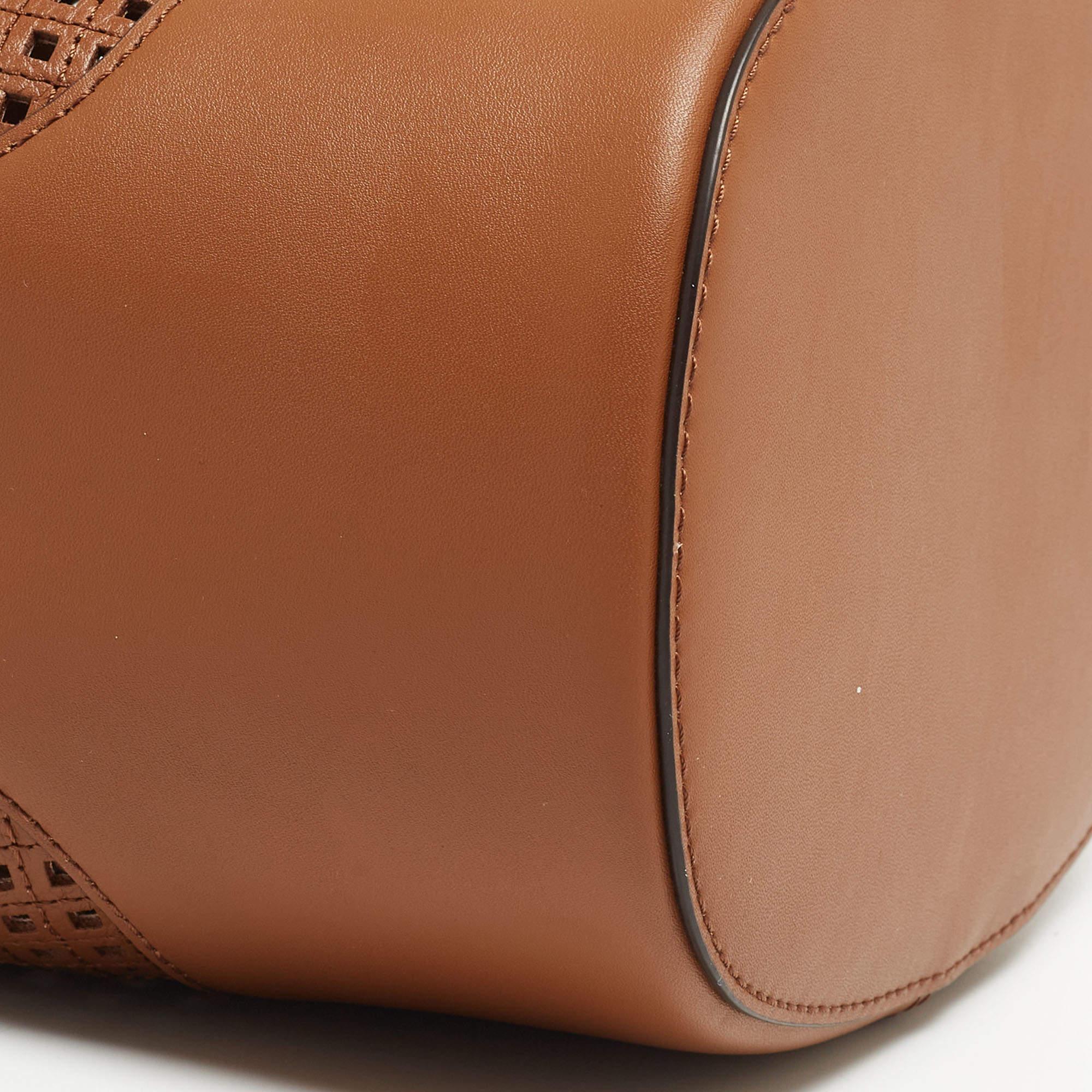 Michael Kors Brown Leather Medium Devon Bucket Bag For Sale 4