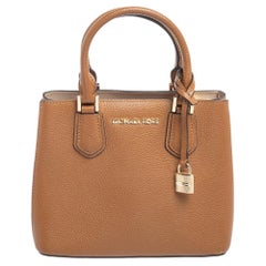 Michael Kors Mini Adele Tote aus braunem Leder