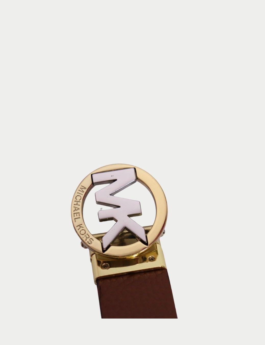 Cintura reversibile in pelle marrone con fibbia dorata con logo MK Circle di Michael Kors In condizioni ottime in vendita a Amman, JO
