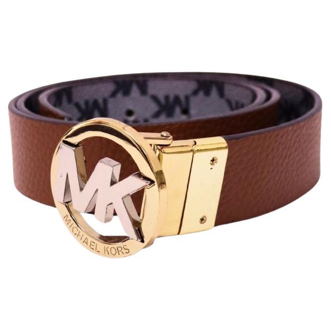 Cintura reversibile in pelle marrone con fibbia dorata con logo MK Circle di Michael Kors in vendita