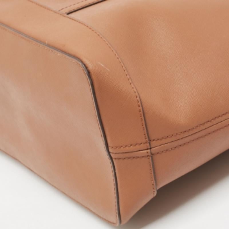 Michael Kors Brown Saffiano Leder Jet Set Reisetasche Damen im Angebot
