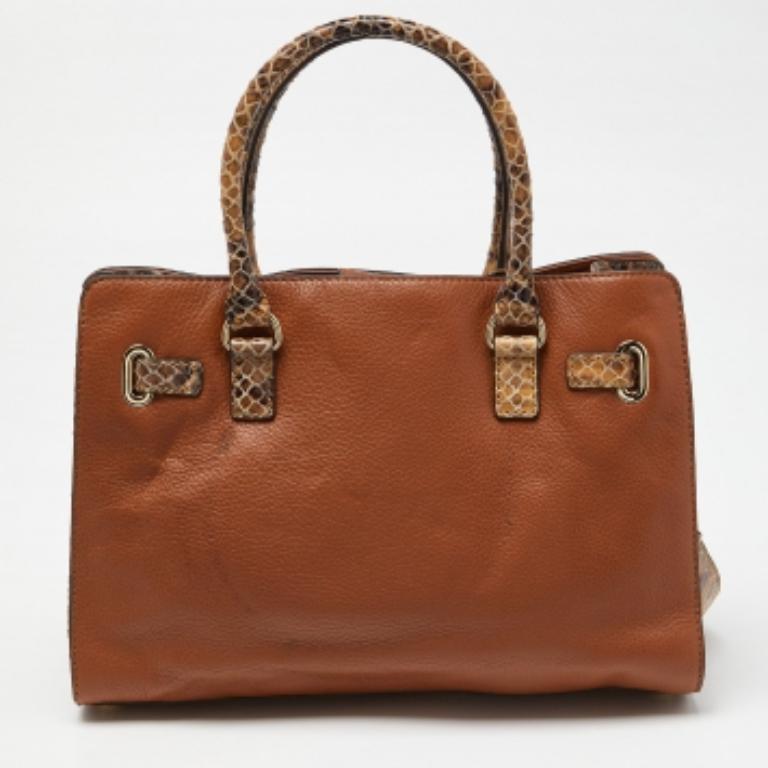 Michael Kors Tote Hamilton de piel de serpiente marrón en relieve en Bueno estado para la venta en Dubai, Al Qouz 2