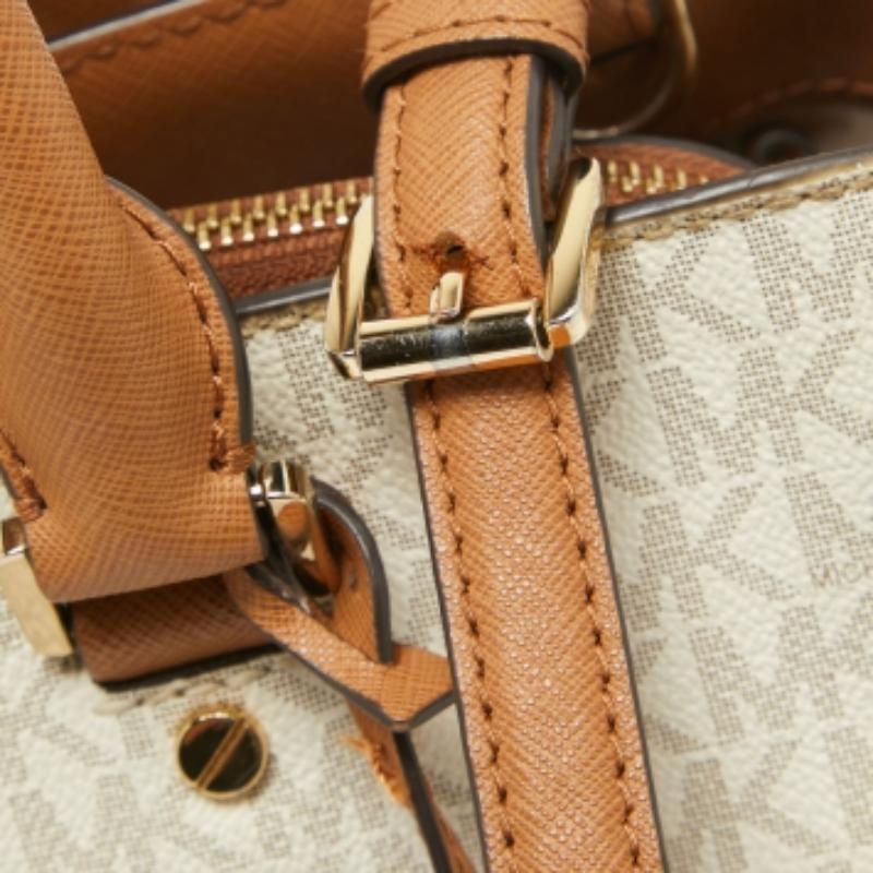 Cartera Savannah de Michael Kors en lona revestida y piel marrón/blanca con la firma de la marca en venta 1