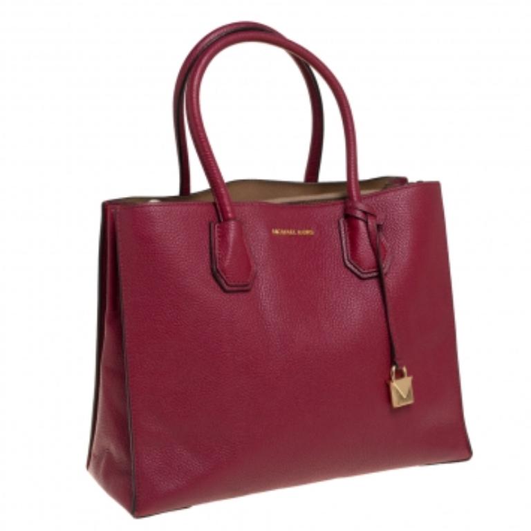 Michael Kors Burgundy Grained Leather Large Mercer Tote In Fair Condition For Sale In Dubai, Al Qouz 2