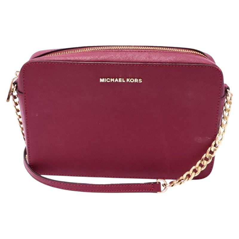 Michael Kors Borsa a tracolla in pelle saffiano bordeaux con tracolla a catena dorata in vendita