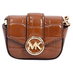 Michael Kors Mini monedero con grabado de cocodrilo en camel