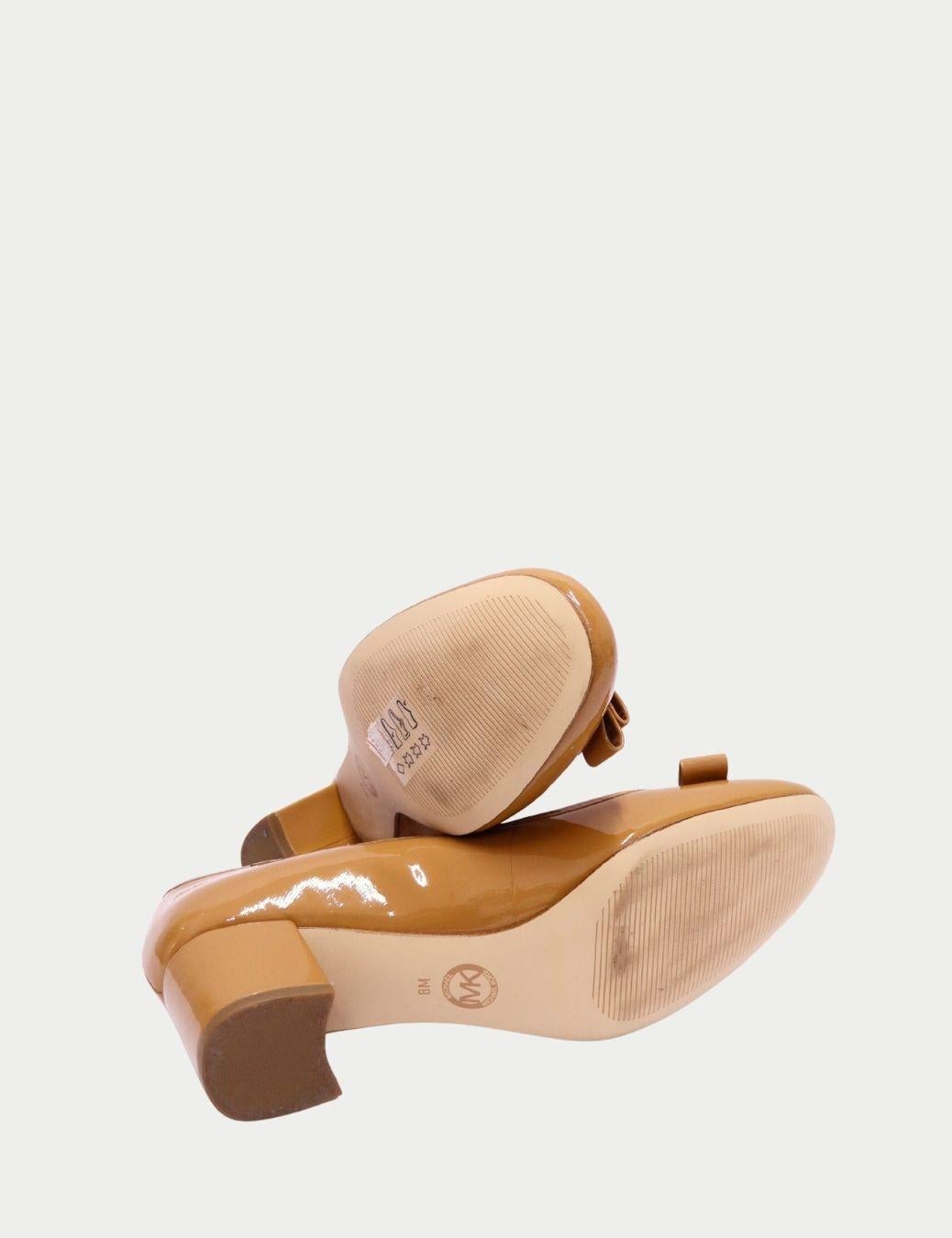 Michael Kors Caramel Patent Leather Pumps with Bow Detail - EU 38.5 Neuf - En vente à Amman, JO