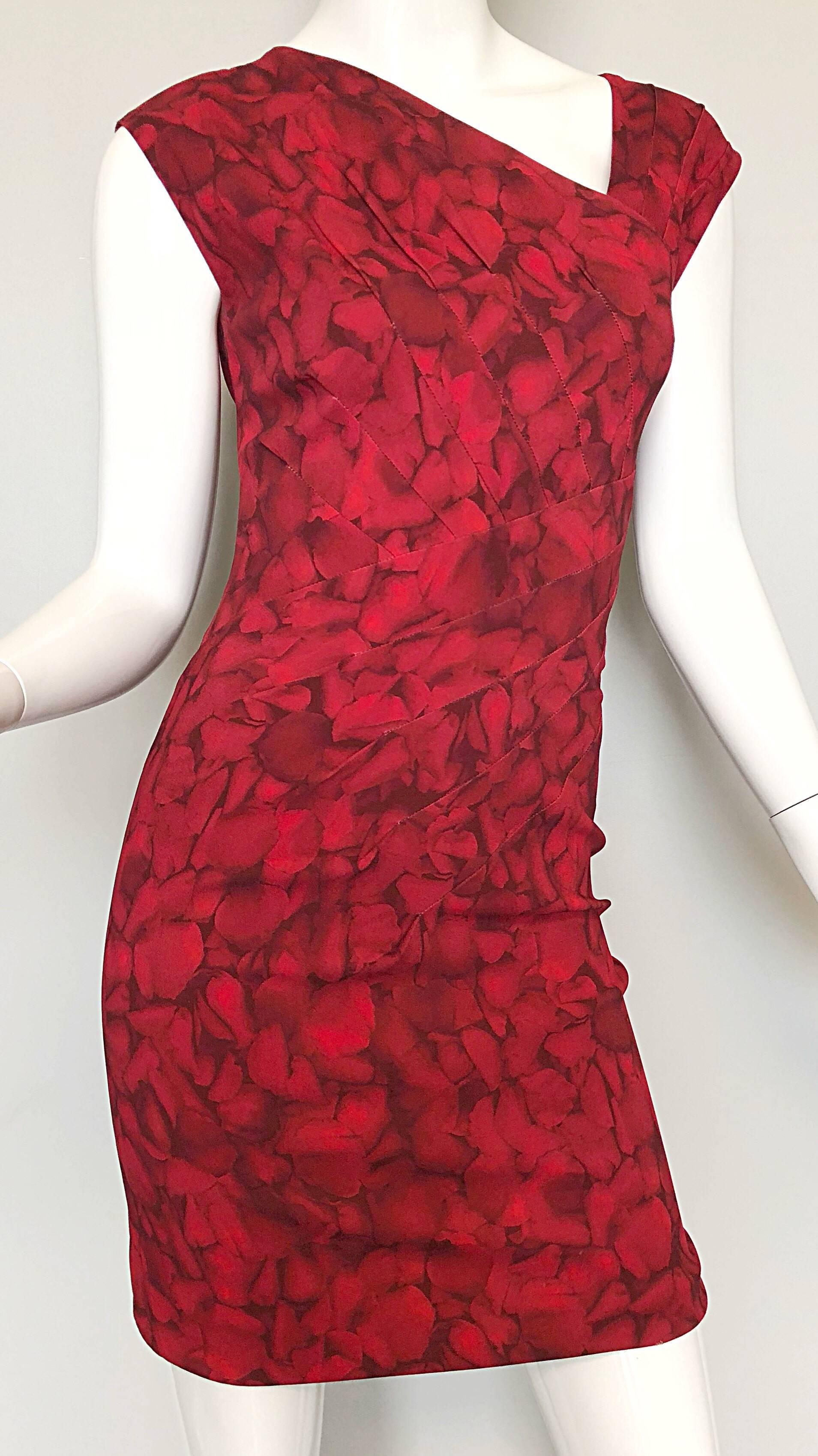 Women's Michael Kors Collection 2010 Runway Size 4 / 6 Rose Petal Red + Black Mini Dress For Sale