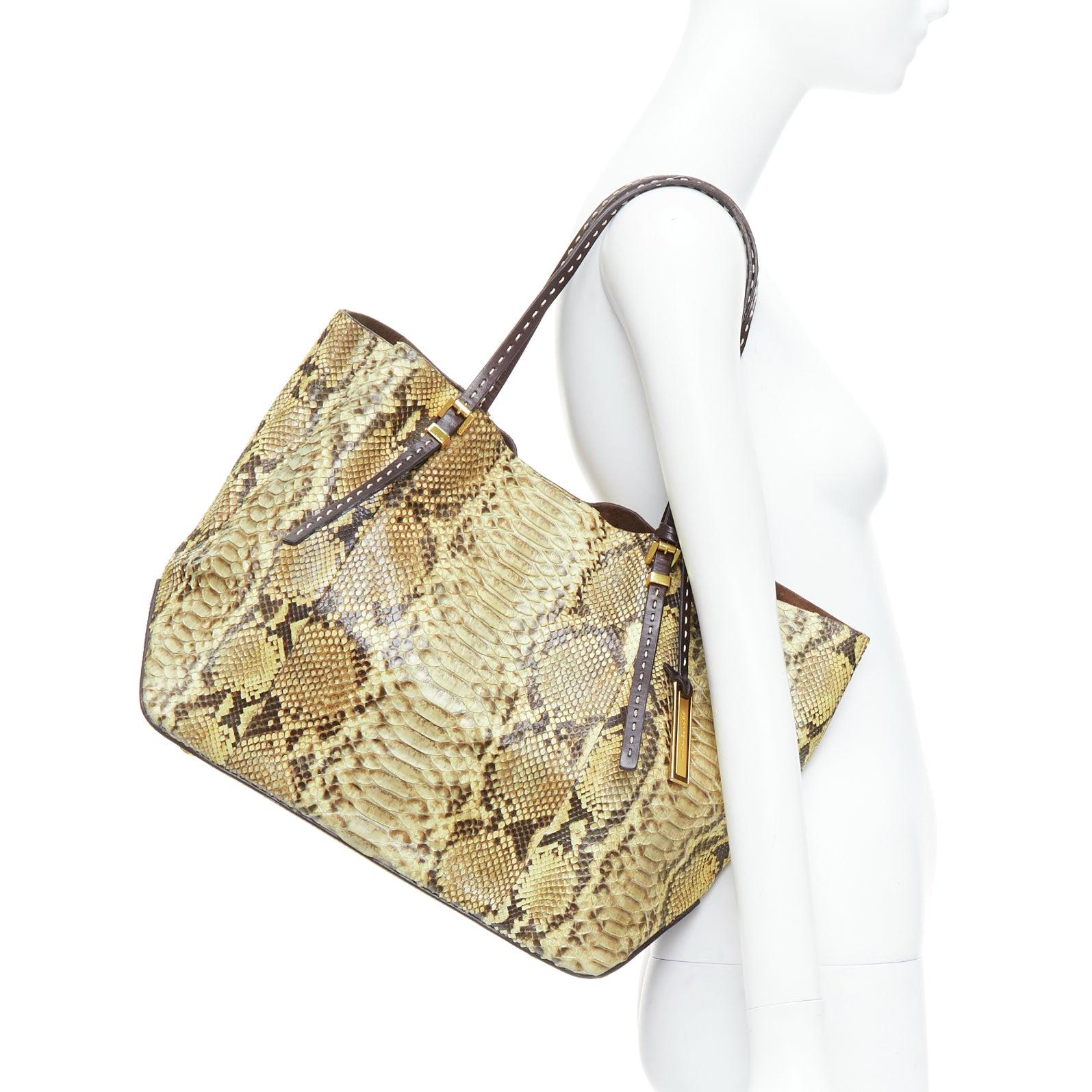 MICHAEL KORS COLLECTION Gia beige natural scaled leather tote bag
Reference: JHDN/A00009
Brand: Michael Kors
Collection: Collection
Material: Leather
Color: Beige, Brown
Pattern: Animal Print
Closure: Snap Buttons
Lining: Brown Leather
Extra