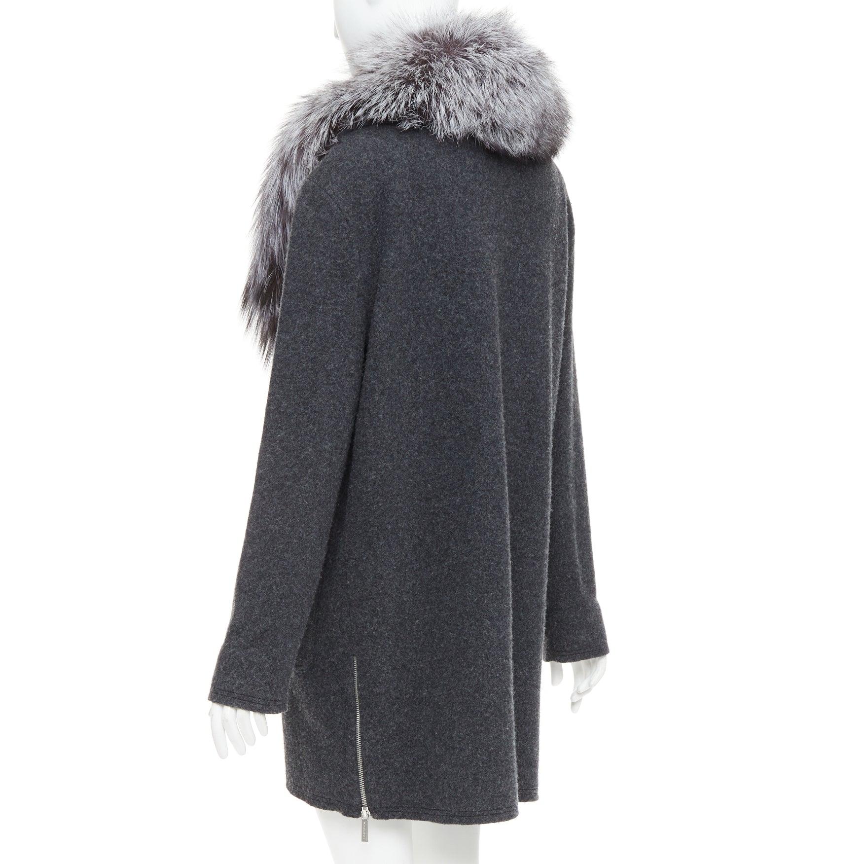 MICHAEL KORS COLLECTION abrigo gris con cuello de piel y cremallera lateral de lana gris oscuro en venta 2