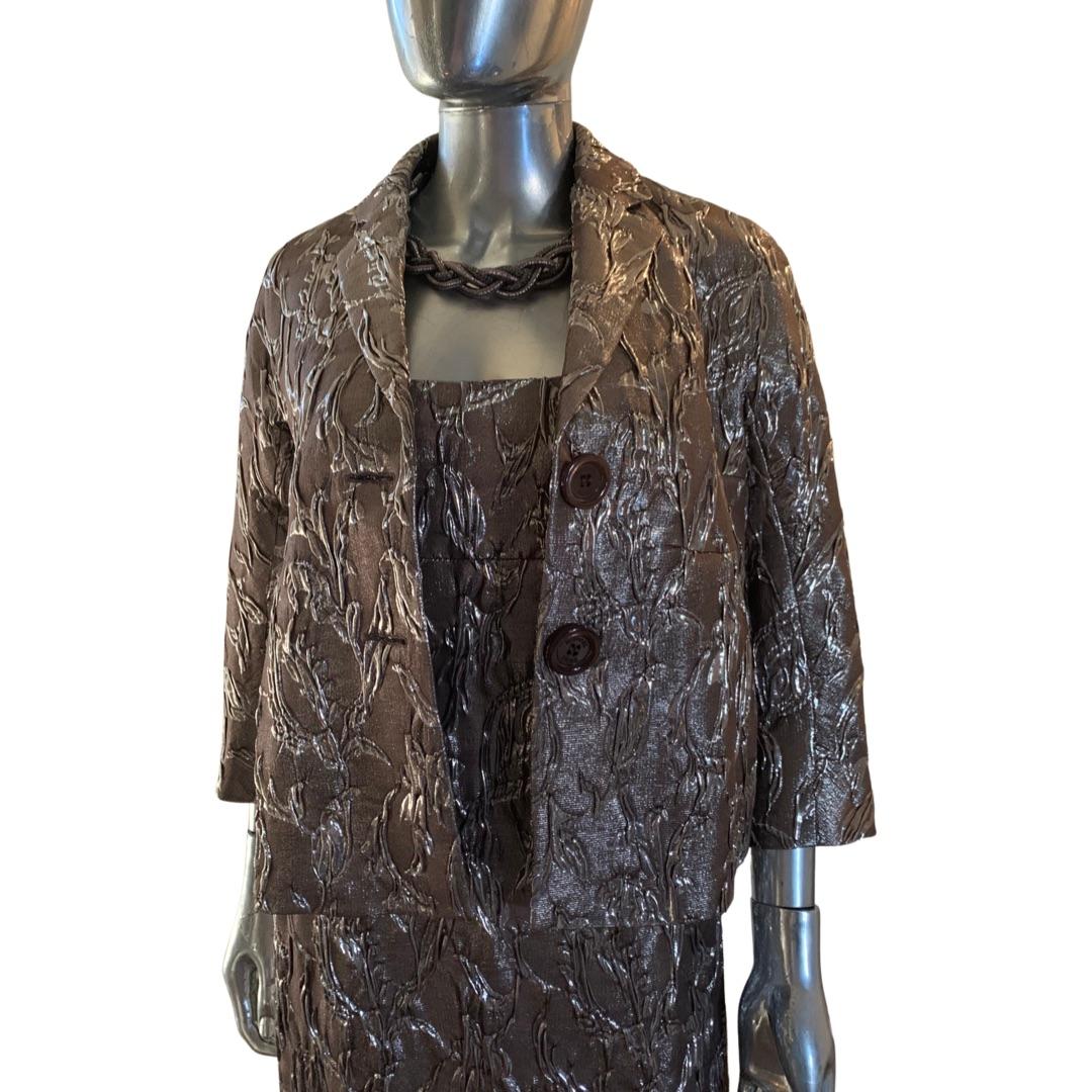 Michael Kors Collection Italy Metallic Embossed Floral Jacket Size 6 In Good Condition For Sale In Palm Springs, CA