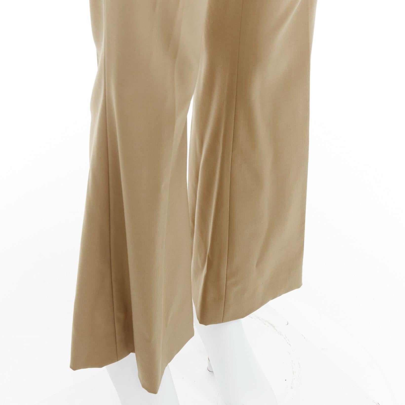 Pantalon évasé MICHAEL KORS Collection kaki taille US0 XS
Référence : LNKO/A02570
Marque : Michael Kors
Designer : Michael Kors
Collectional : Collection'S
MATERIAL : Laine vierge, mélange
Couleur : Khaki
Motif : Solide
Fermeture : braguette à