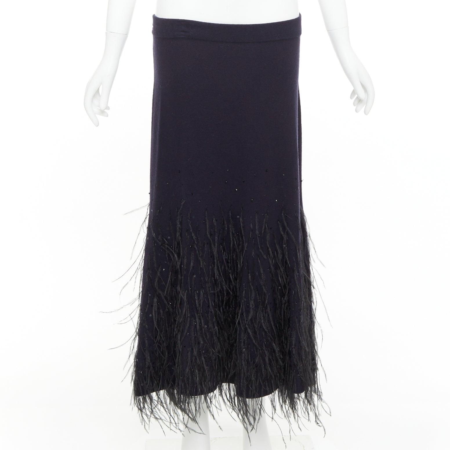 MICHAEL KORS COLLECTION Schwarzer gestrickter Rock mit Paillettenbesatz und Straußenfedern im Angebot 2