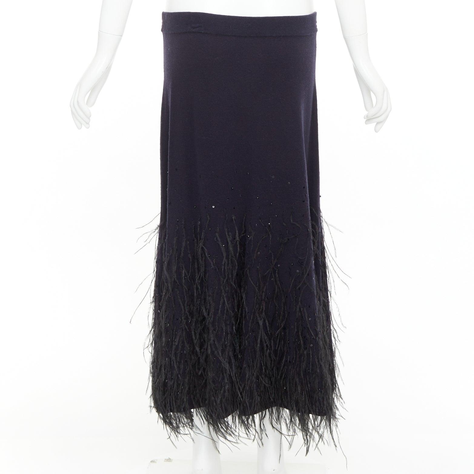 MICHAEL KORS COLLECTION Schwarzer gestrickter Rock mit Paillettenbesatz und Straußenfedern im Angebot 3