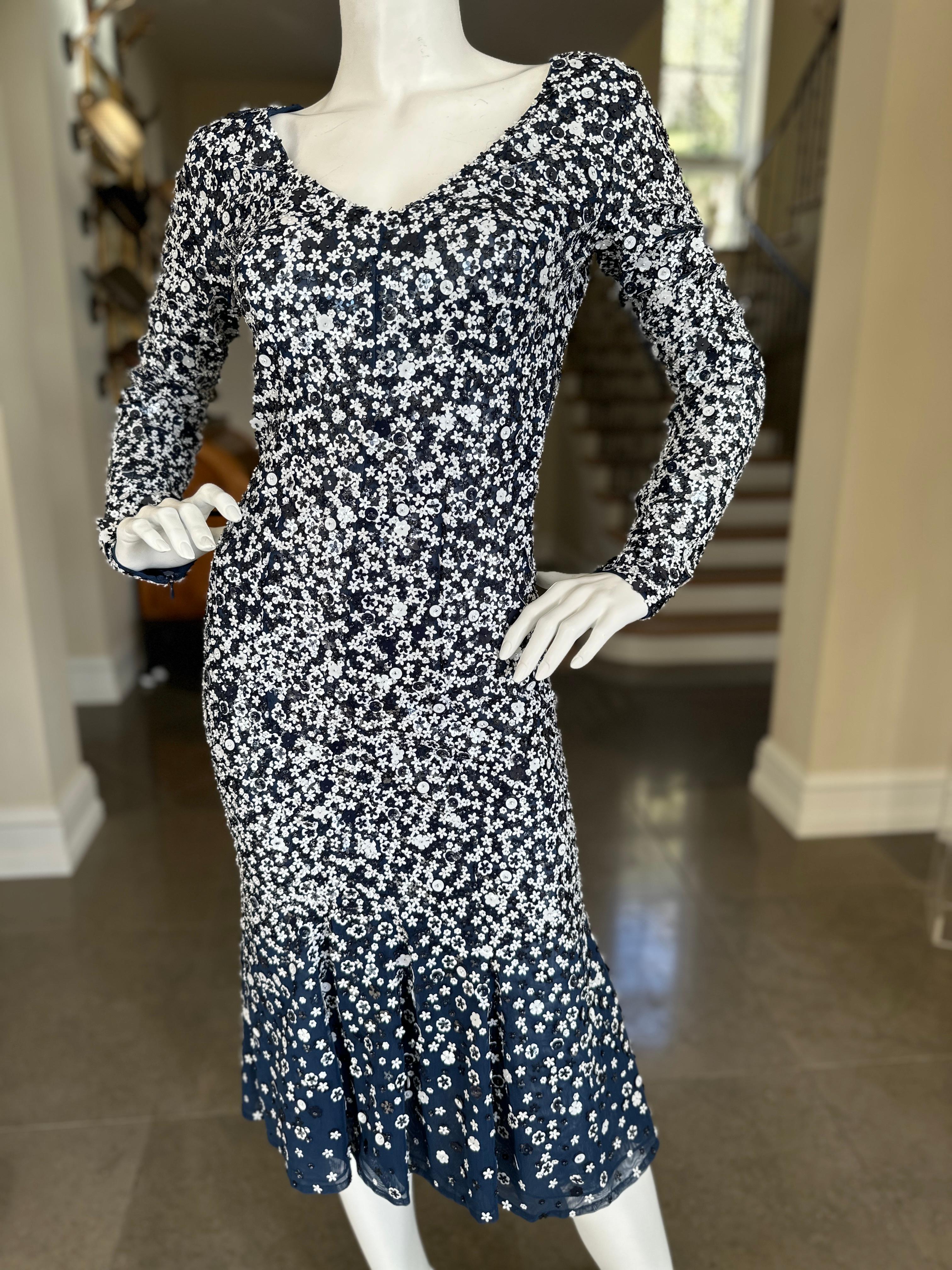 Michael Kors Collection Long Sleeve Blue Dress with Flower Sequin Details

Made in Italy

Size 6, there is a lot of stretch

 Bust 34