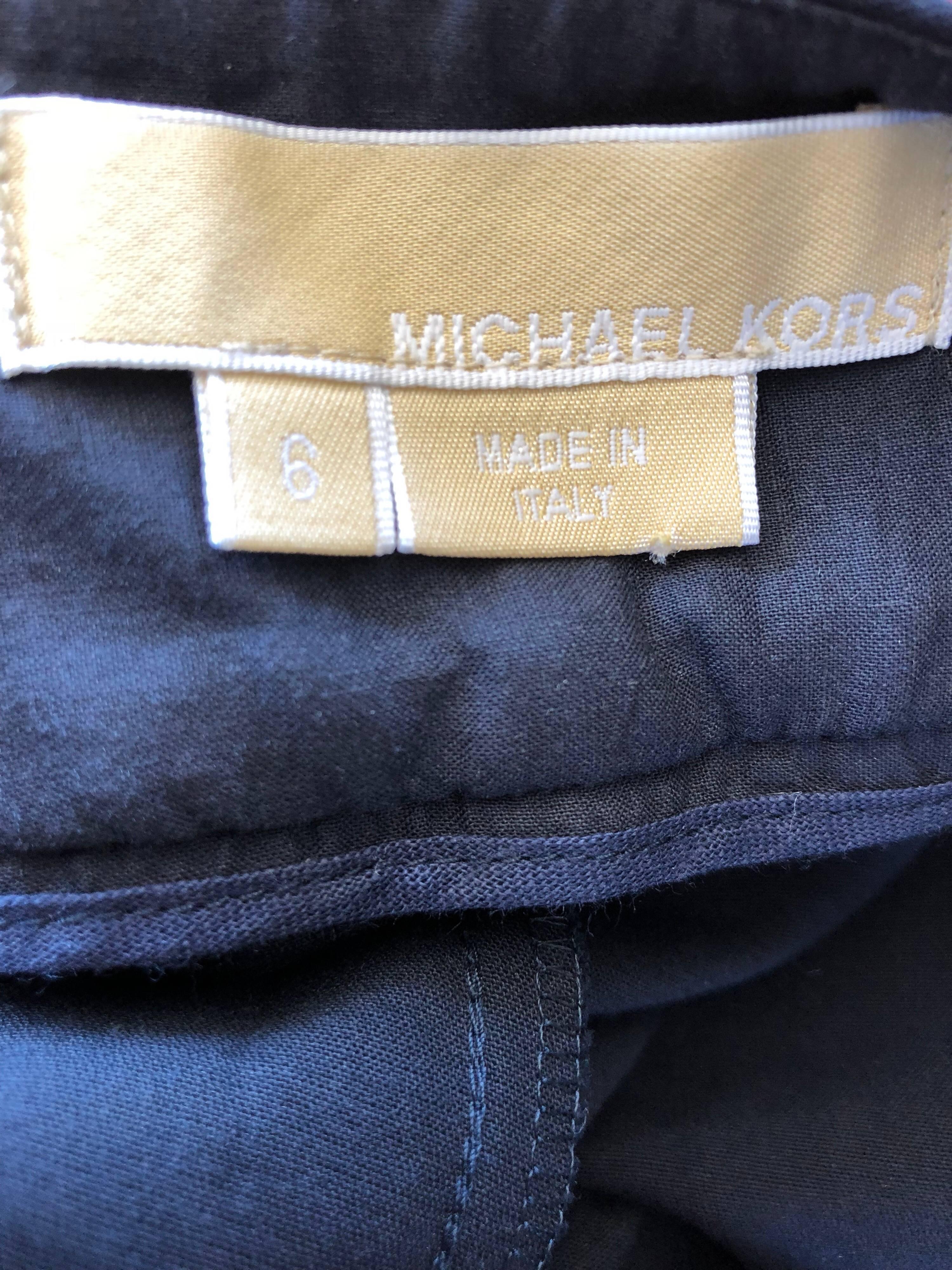 Michael Kors Collection Size 6 Navy Blue Low Rise Cotton Chino Shorts, 2000s For Sale 4
