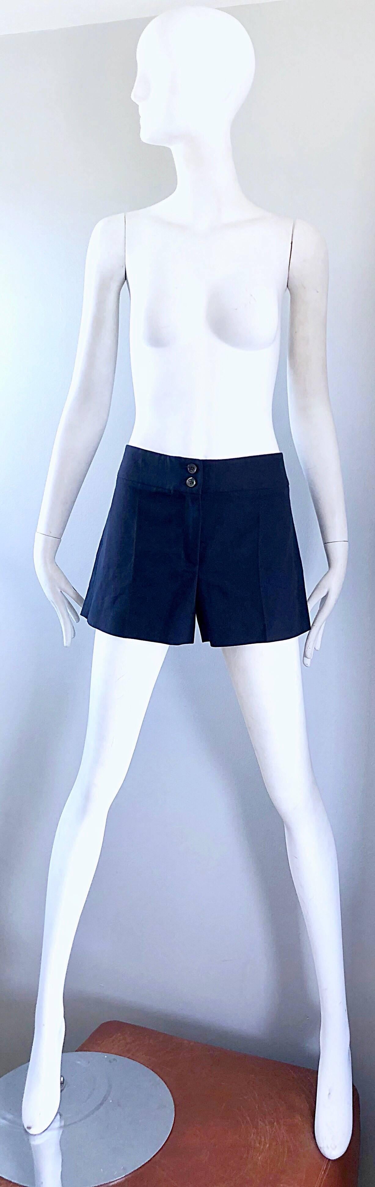 Early 2000s MICHAEL KORS COLLECTION low rise 3 inch inseam shorts! The perfect color to match anything. Soft cotton features a slight stretch. Two buttons at center waist with a zipper fly. Great with wedges and a crisp blouse, or perfect with a