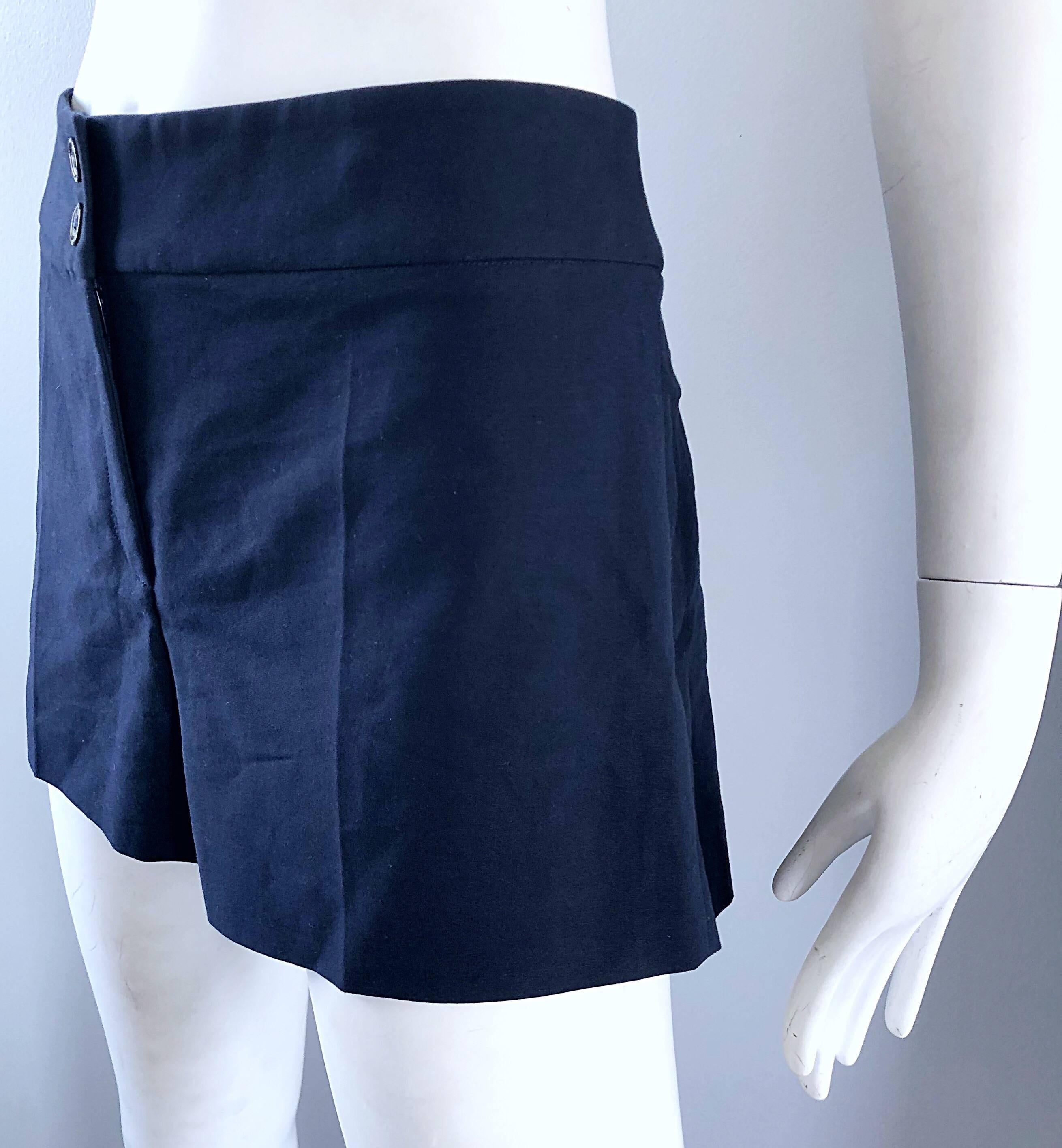 Bleu Short en coton Chino bleu marine à taille basse de la collection Michael Kors, années 2000 en vente