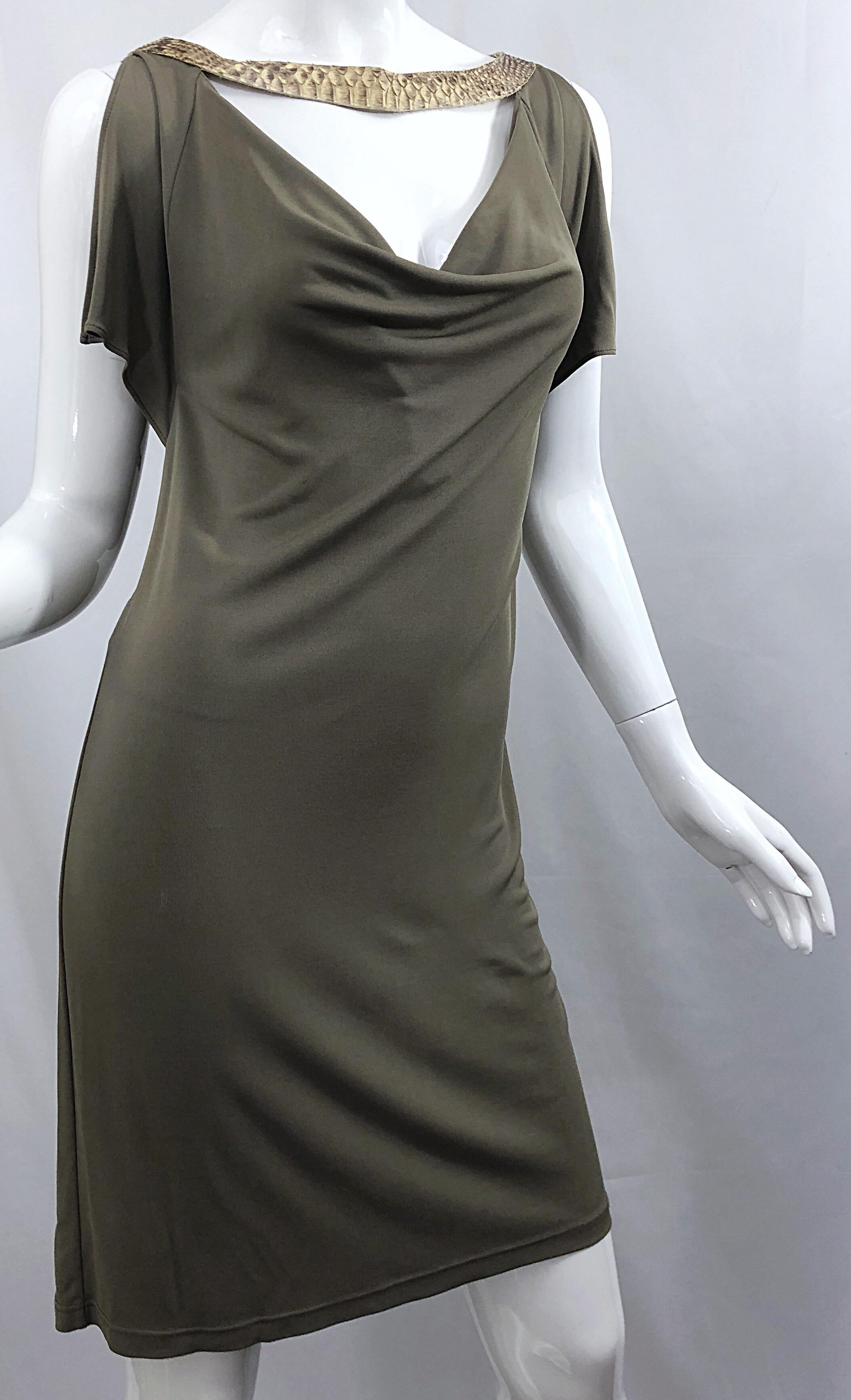 Michael Kors Collection Size 6 Taupe Rayon Jersey + Python Cold Shoulder Dress For Sale 4