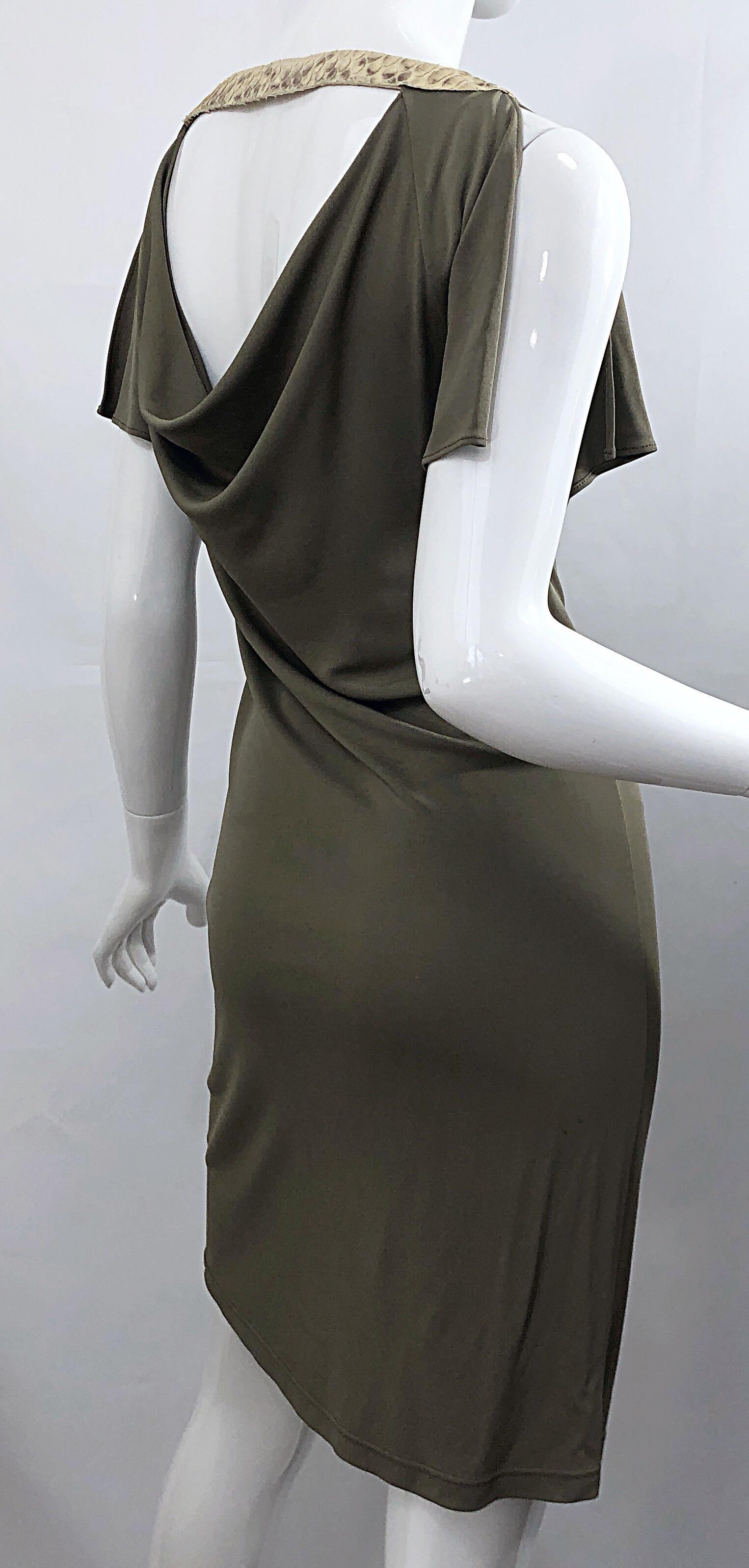 Collection Michael Kors - Robe à épaules dénudées en jersey de rayonne et python taupe, taille 6 en vente 2
