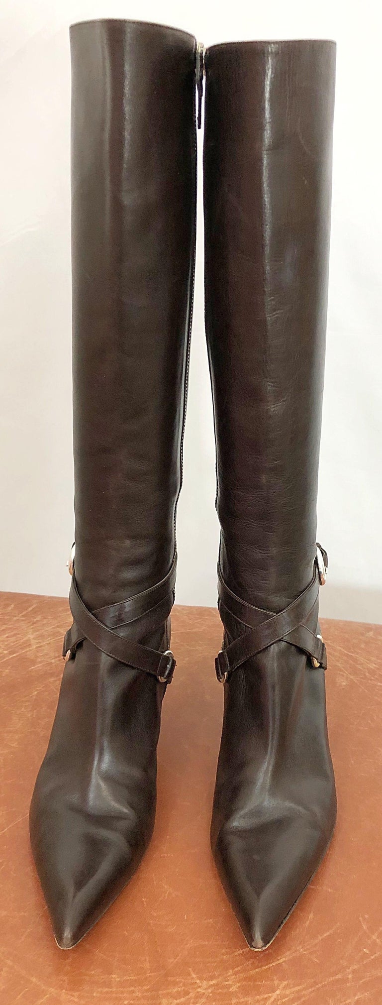 Michael Kors Collection - Bottes à talons hauts et hauteur genou en cuir  brun chocolat, taille 8 En vente sur 1stDibs