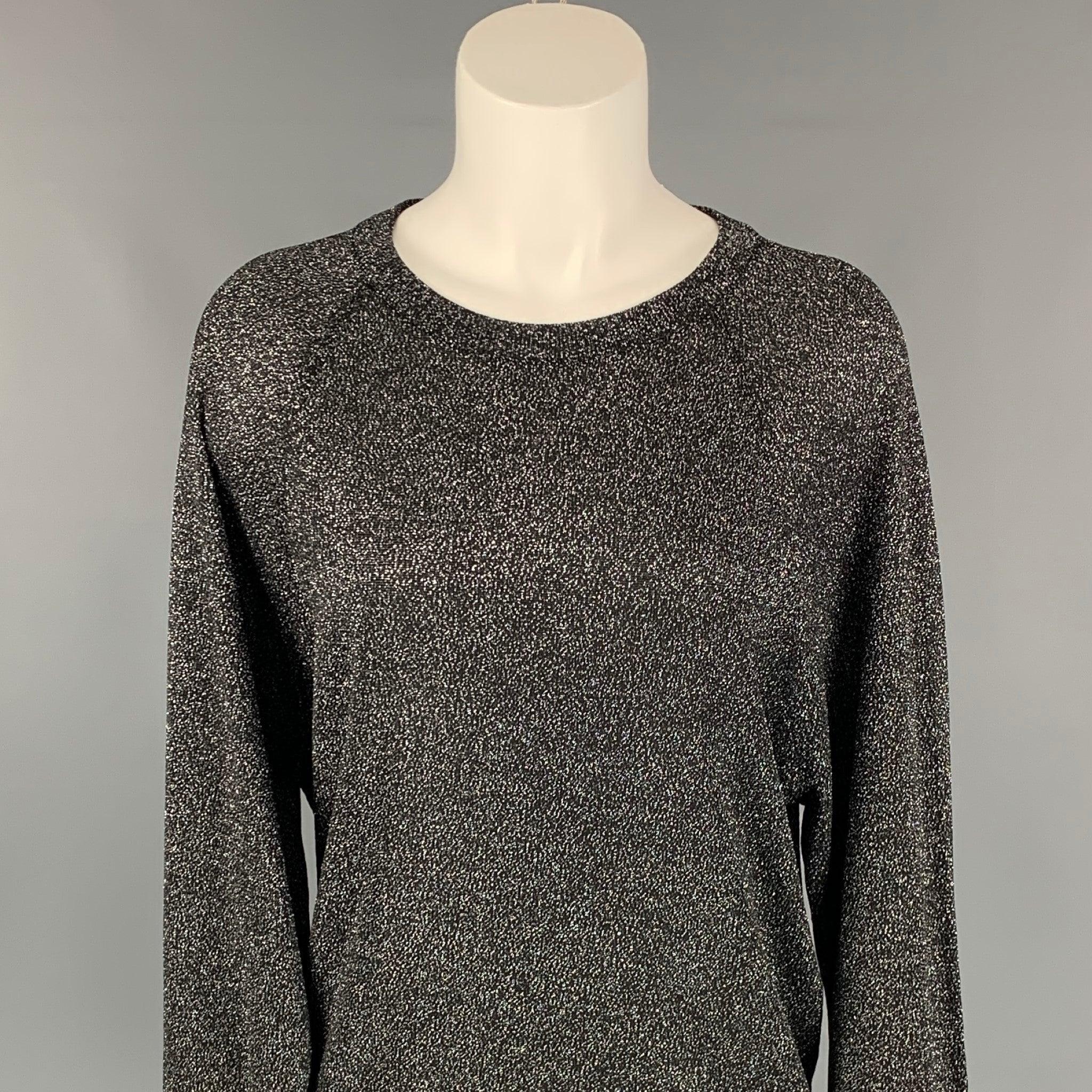 Il pullover di Michael Kors COLLECTION è in misto acetato nero e argento metallizzato, ha una vestibilità ampia e un girocollo.
Molto buono
Condizione di usato. 

Contrassegnato:   XS 

Misure: 
 
Spalla: 16 pollici  Busto: 40 pollici  Manica: 26