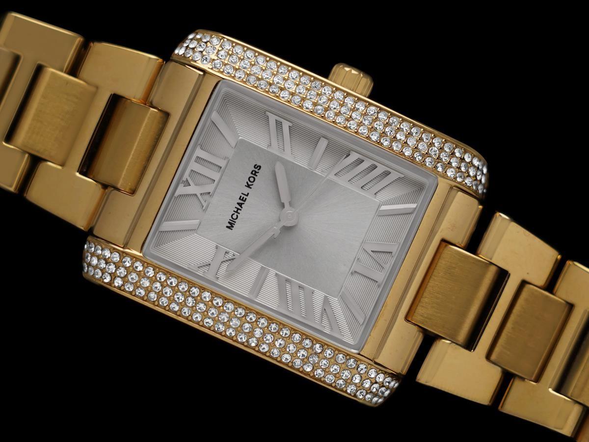 NAMED ONE OF WATCHPRO MAGAZINE’S “HOT 100” - THE TOP 100 INFLUENCERS OF THE U.S. WATCH INDUSTRY. HOW CAN WE SERVE YOU? 

We’re new to offering our carefully curated collection on 1stDibs, but we have sold over 10,000 fine watches and exceptionally
