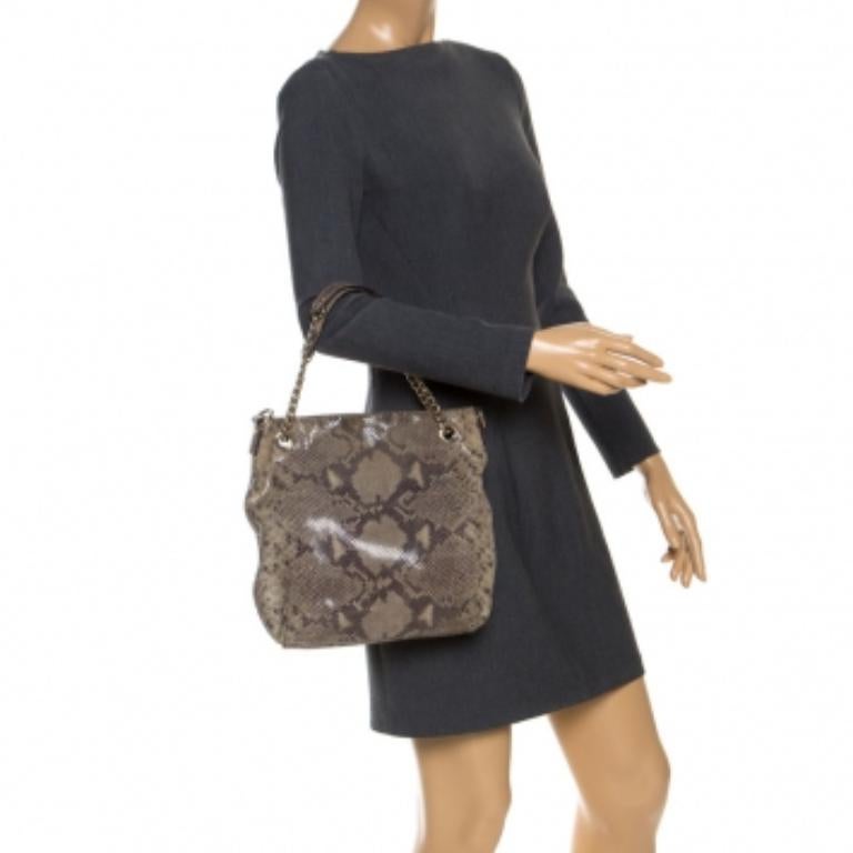 Michael Kors Grün/Schwarz Pythongeprägte Wildleder-Kettentasche im Angebot 5
