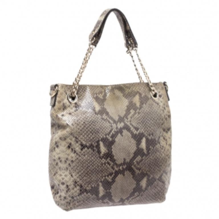 Michael Kors Grün/Schwarz Pythongeprägte Wildleder-Kettentasche im Zustand „Relativ gut“ im Angebot in Dubai, Al Qouz 2