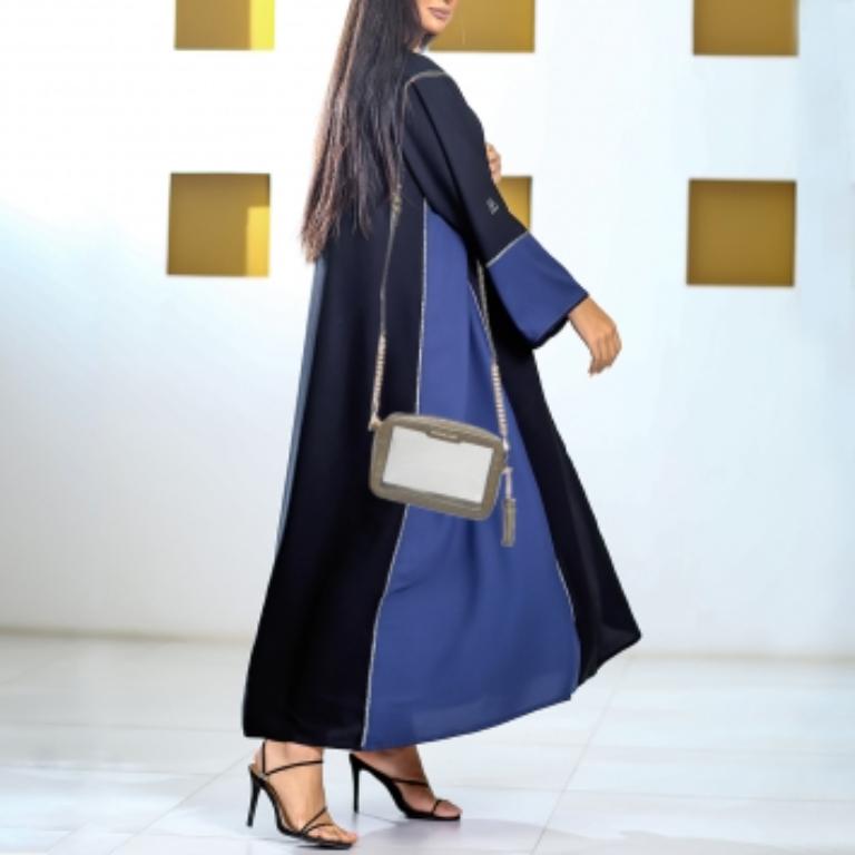 Diese Michael Kors Alltagstasche ist ein schönes Beispiel für hochwertige Handwerkskunst. Die Tasche ist aus Leder mit Krokoprägung und durchsichtigem PVC genäht und hat ein durchsichtiges Design. Sie ist ein kompaktes, leichtes und elegantes