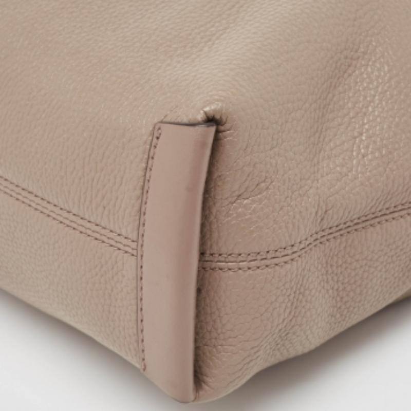 Michael Kors Isabelle Hobo aus grauem Leder in Grau im Angebot 2