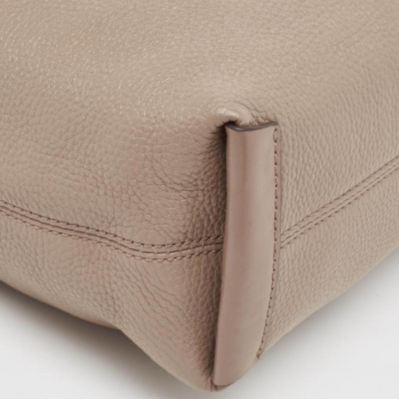 Michael Kors Isabelle Hobo aus grauem Leder in Grau im Angebot 3