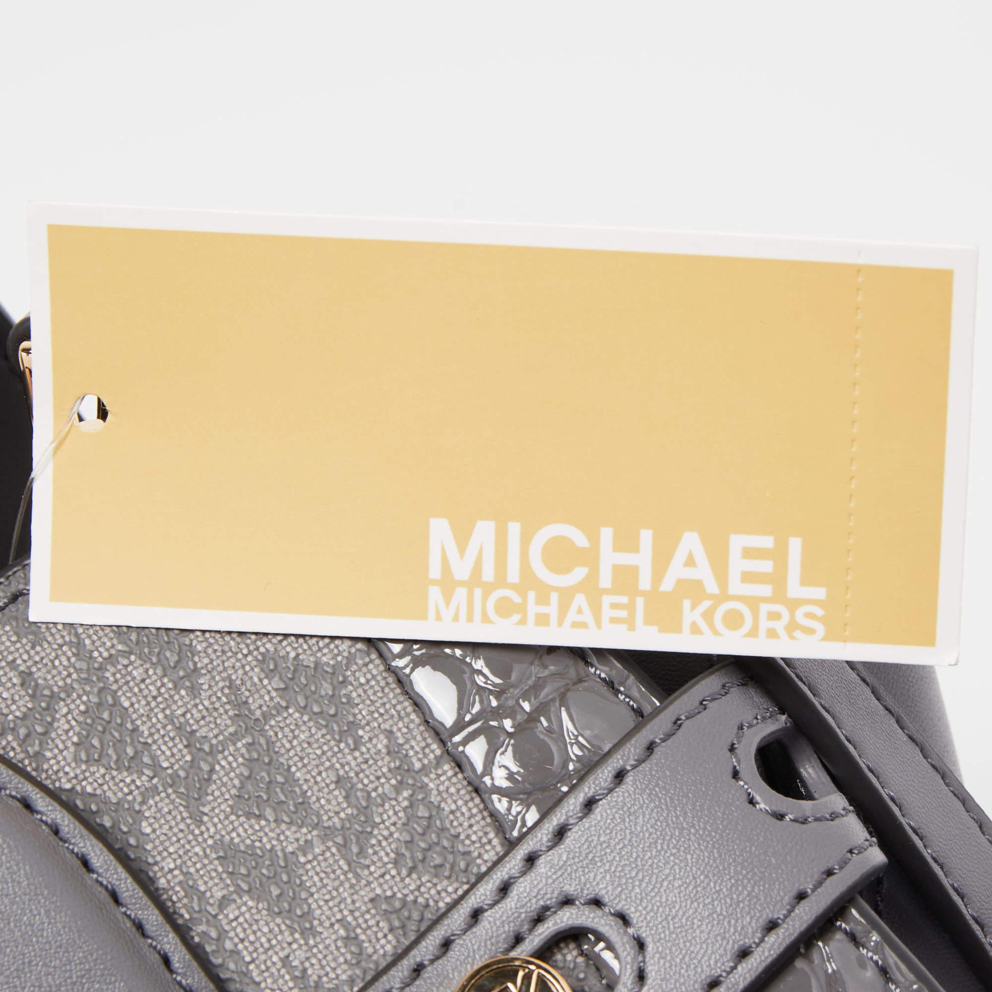 Michael Kors Grey/Multicolor Exotic Embossed Patent Leather Medium Carmen Flap S In New Condition For Sale In Dubai, Al Qouz 2