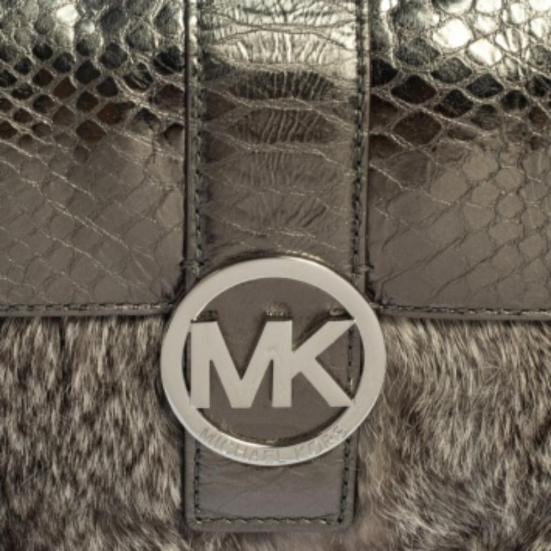 Michael Kors Grey Python Embossed Leather and Rabbit Fur Fulton Baguette In Good Condition For Sale In Dubai, Al Qouz 2