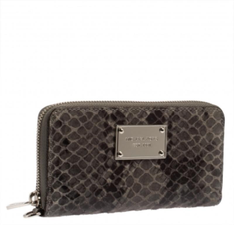 Keeping your phone safe in style that can be carried effortlessly in this Michael Kors phone case. Crafted from python-embossed leather, the stylish creation features the brand detail at the front. It has multiple card slots and compartments for