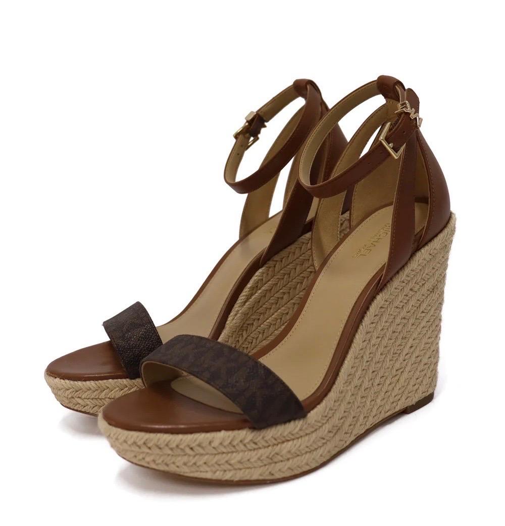 Michael Kors Kimberly Logo and Leather Wedge Sandal, Logo-print leather straps, Open Toe and Rubber Sole.

Material: Leather.
Heel Height: 11cm
Platform Height: 2cm
Size: US 7.5 / EU 38
Overall Condition: New.